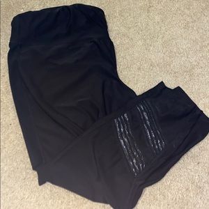 Black leggings with design